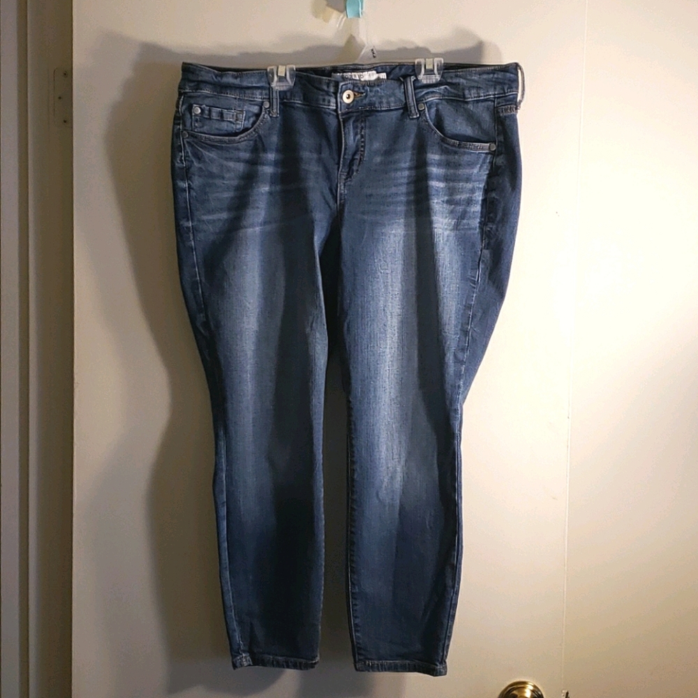 Torrid ankle skinny crop 18